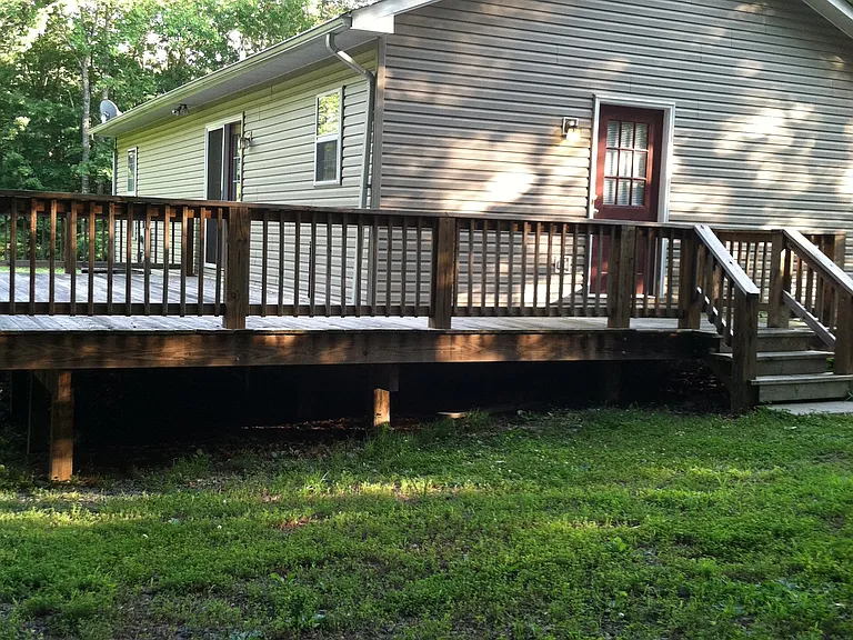 225 Holly Springs Dr — Photo 2