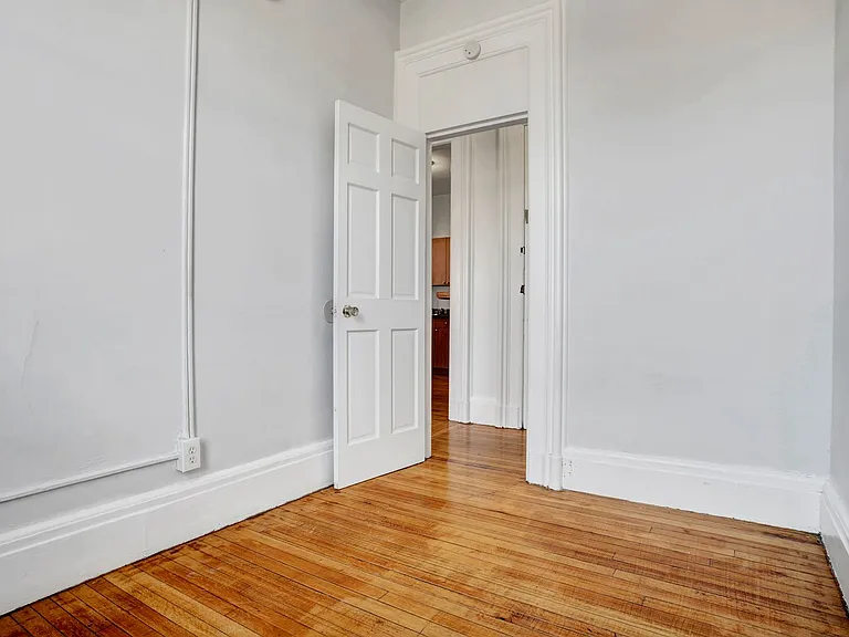 33 Howe St #35 — Photo 9