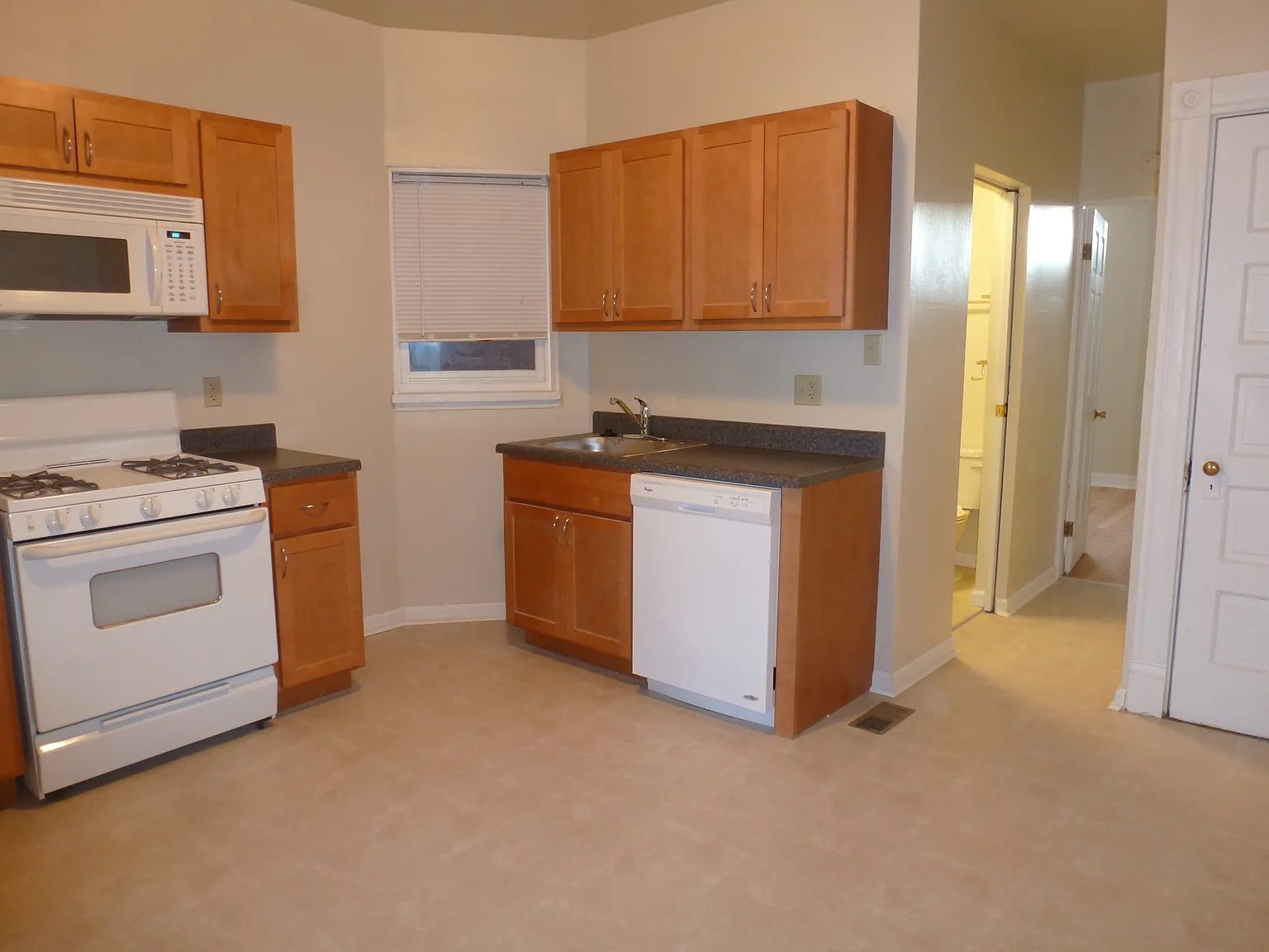 1 bed, 575 sqft, $850 — Photo 2