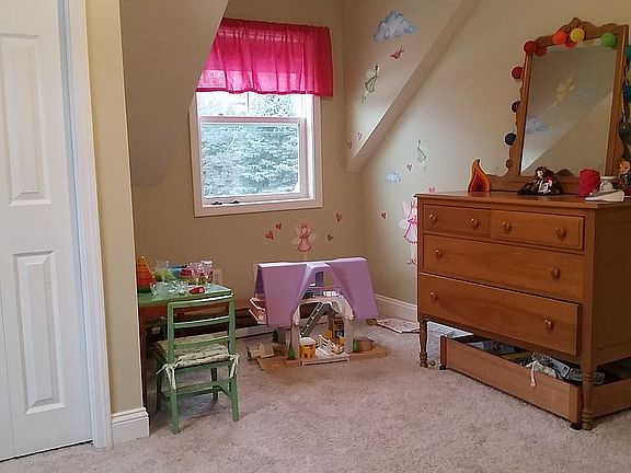 Upstairs bedrooms w/dormer