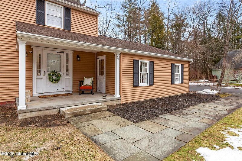 2nd image of 28 E Bayberry Road