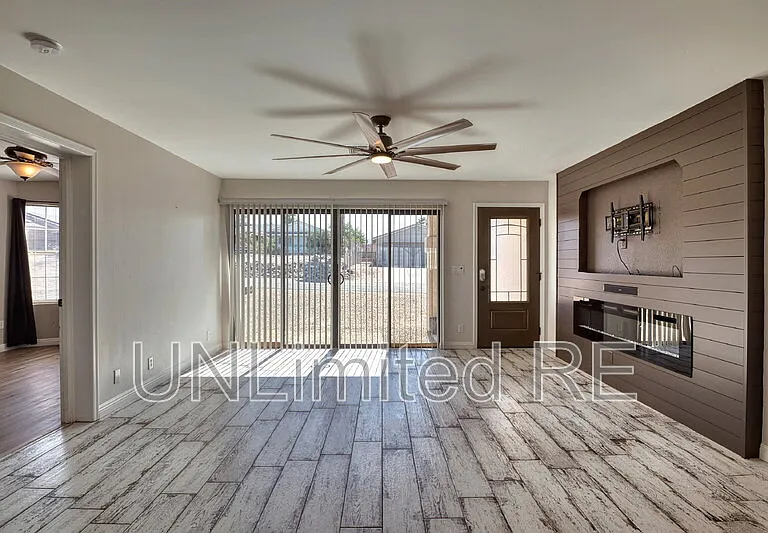 1435 Beefeater Dr — Photo 17