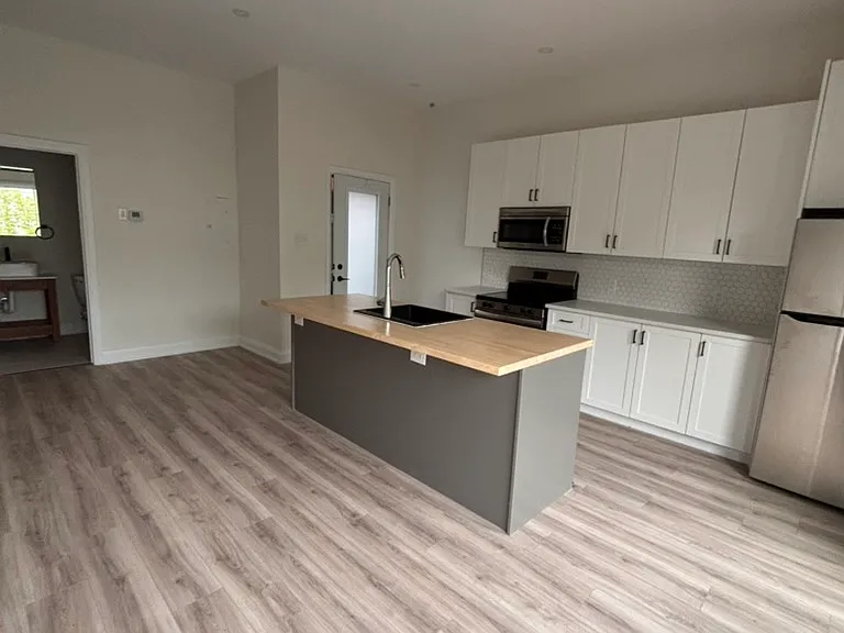 84 Eccles St #4 — Photo 5