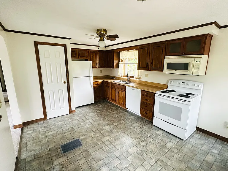 16 J R Dr — Photo 2