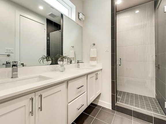 5th image of 1518 N Carroll Ave Unit 302