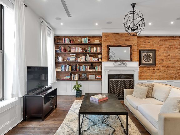 4th image of 422 Chauncey St #2