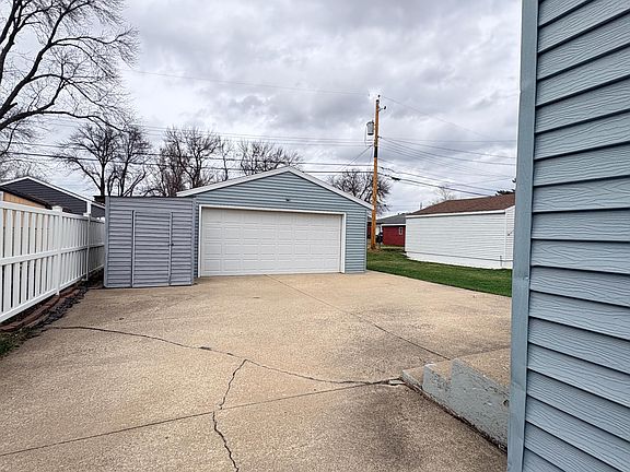 4th image of 3909 7th Pl NW