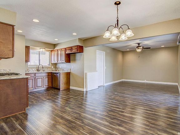 5th image of 7568 Glacken Way