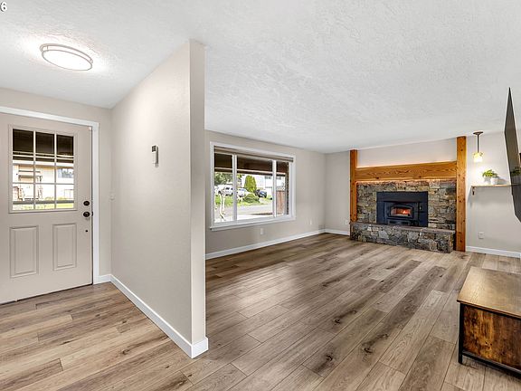 5th image of 2217 NE 90th St
