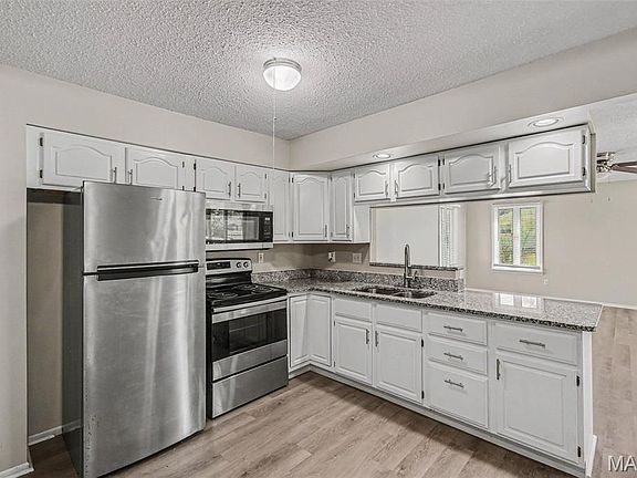 2nd image of 250 Monterey Dr