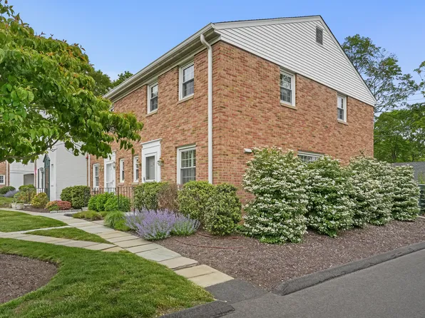 101 Heritage Hill Road #101, New Canaan, CT 06840