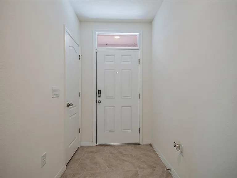 1126 Chichester Ct — Photo 5