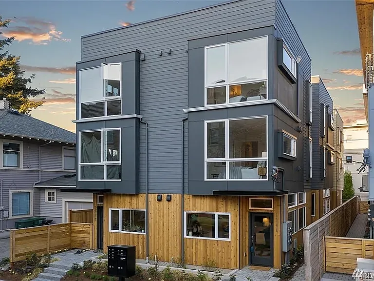 124 17th Ave E #A — Photo 1