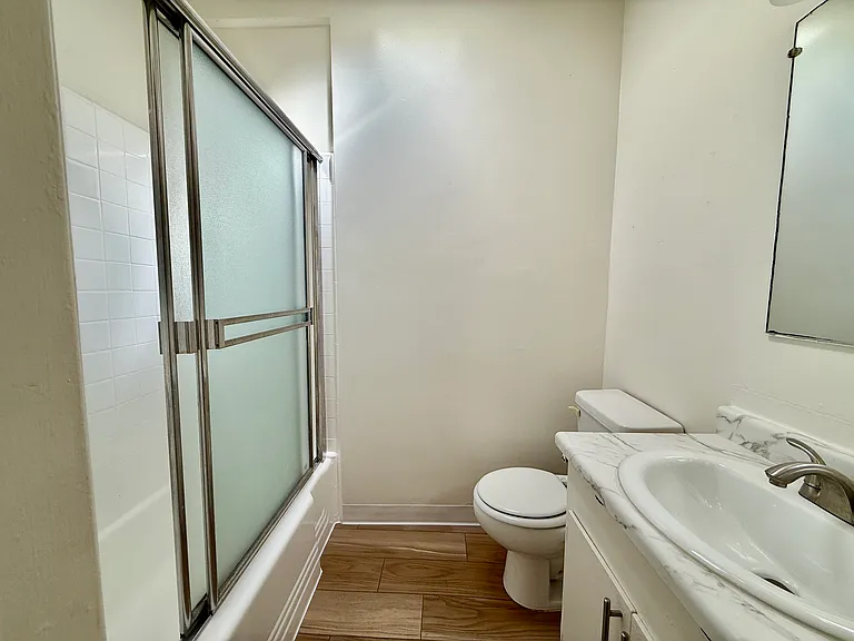Vine Street Apartments — Photo 21