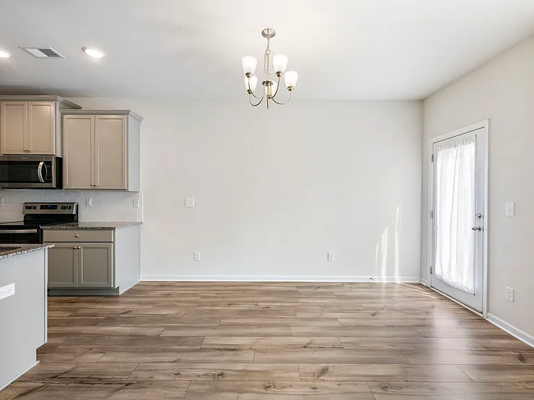 115 Buckingham Ln — Photo 11
