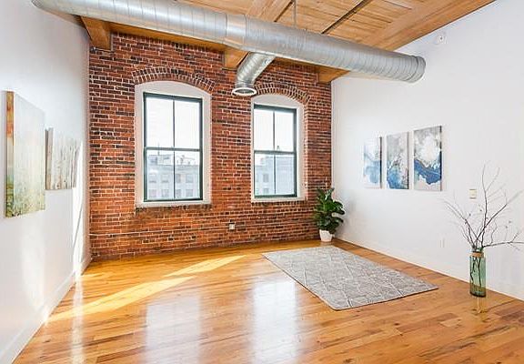5th image of 589 Essex St Unit 404