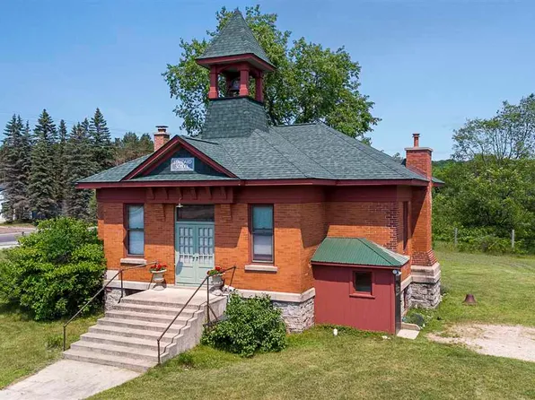 3009 S State Rd, Harbor Springs, MI 49740