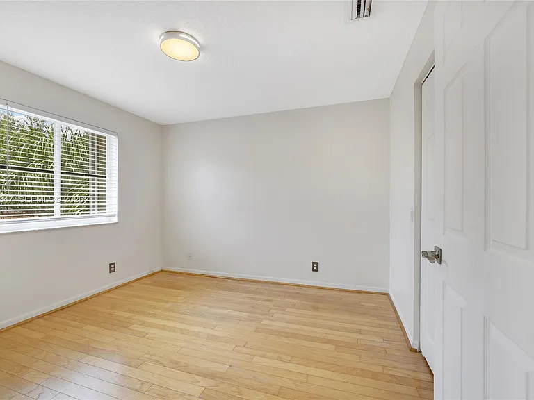 4312 Laurel Ridge Cir — Photo 37
