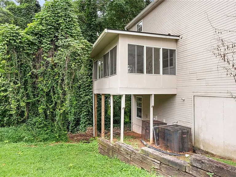 5000 Saxony Ct — Photo 24