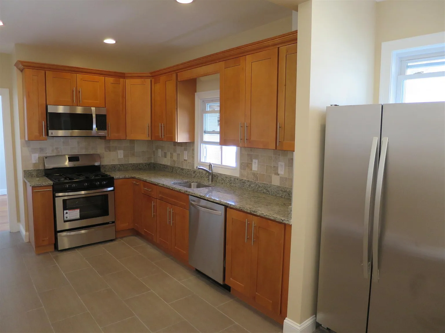 4 bed, $4,000 — Photo 1