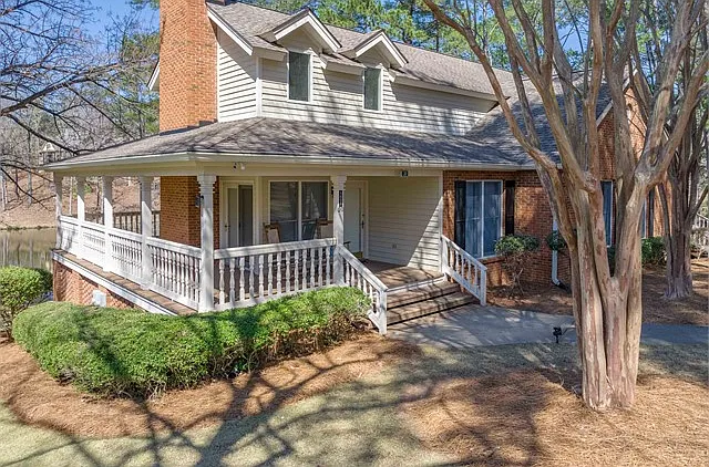 1023 Clubhouse Ln — Photo 1