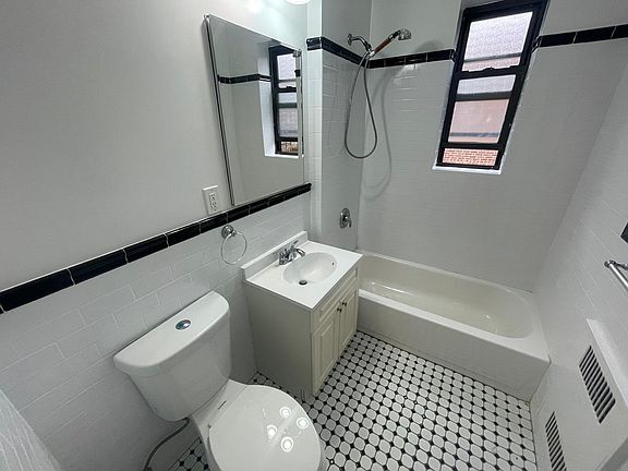 3rd image of 17505 Wexford Ter APT 5M