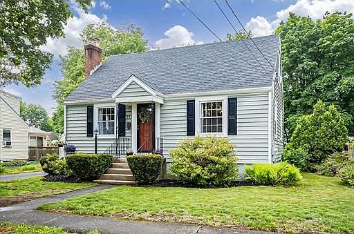 3rd image of 24 Aberdeen Ave