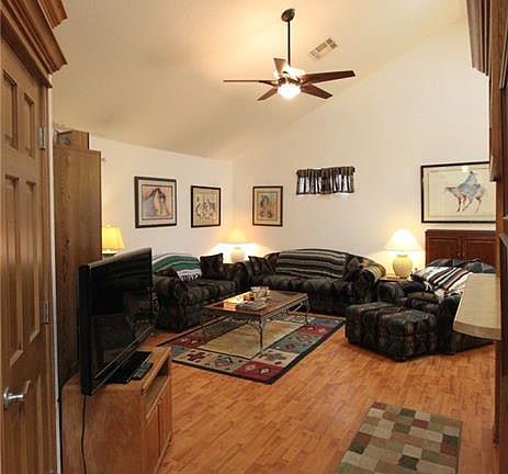 5th image of 1109 Brookdale Dr