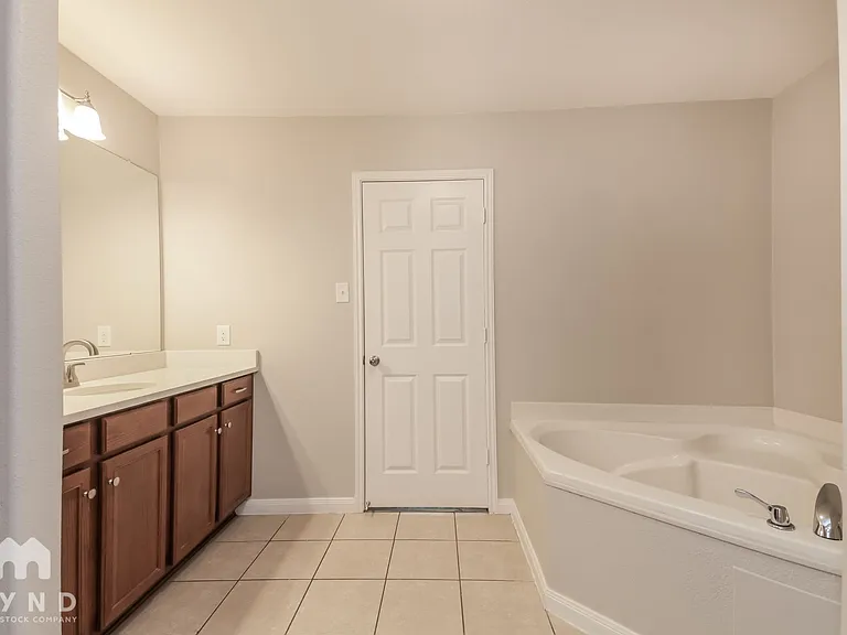 1014 Cottonwood Trl — Photo 11