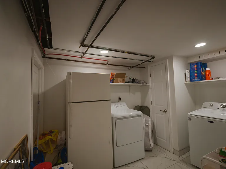 295 Roosevelt Ave — Photo 28