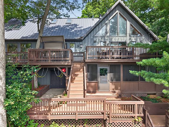 2nd image of 663 Rollingwood Pl