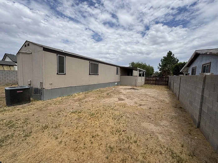 13729 W Maryland Ave — Photo 16