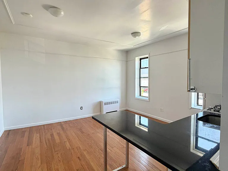 579 61st St #4C — Photo 5