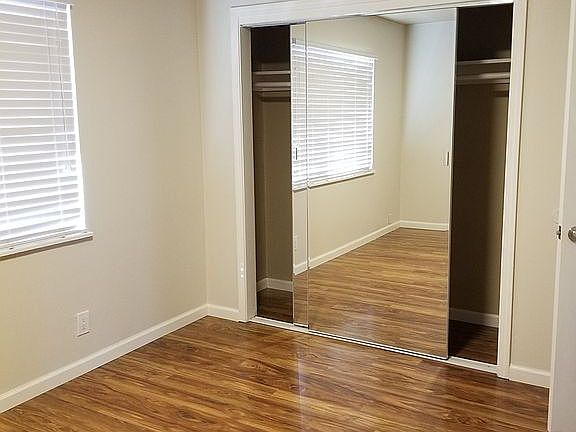 4th image of 2942 Greenwood Dr