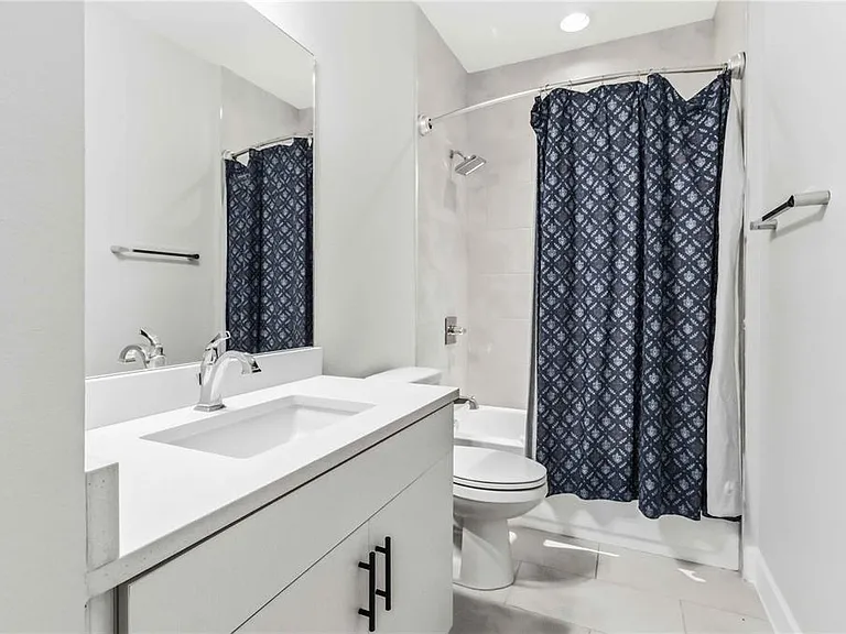 1332 W Gray St #5 — Photo 17