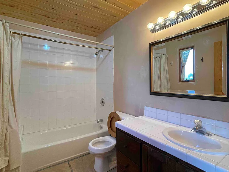 2nd bedroom bath