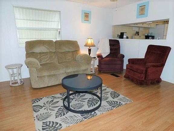 5th image of 11115 Bluebird Dr