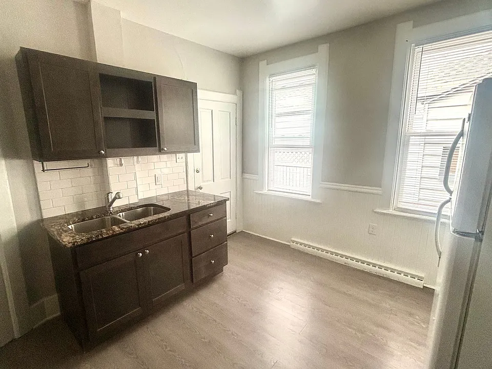 1207 E Kane Pl