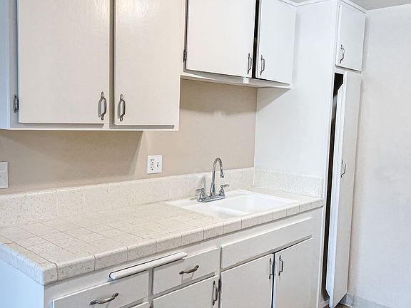 5th image of 1135 W I St #116-42