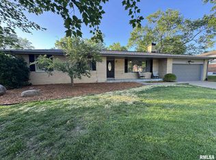 2629 Manor Hill Dr, Quincy, IL 62301