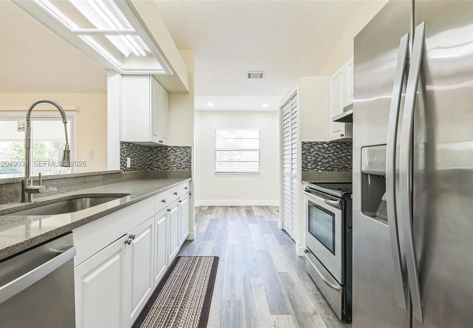 3 bed, 2.0 bath, 1481 sqft, $2,300 — Photo 4