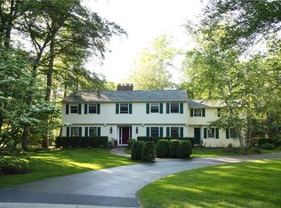 3 Woods Hole Ct, Pittsford, NY 14534