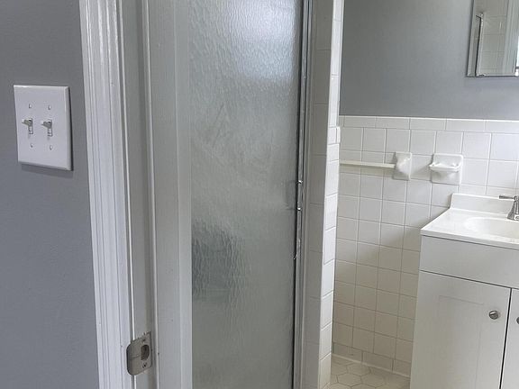5th image of 1409 Kathryn Ln