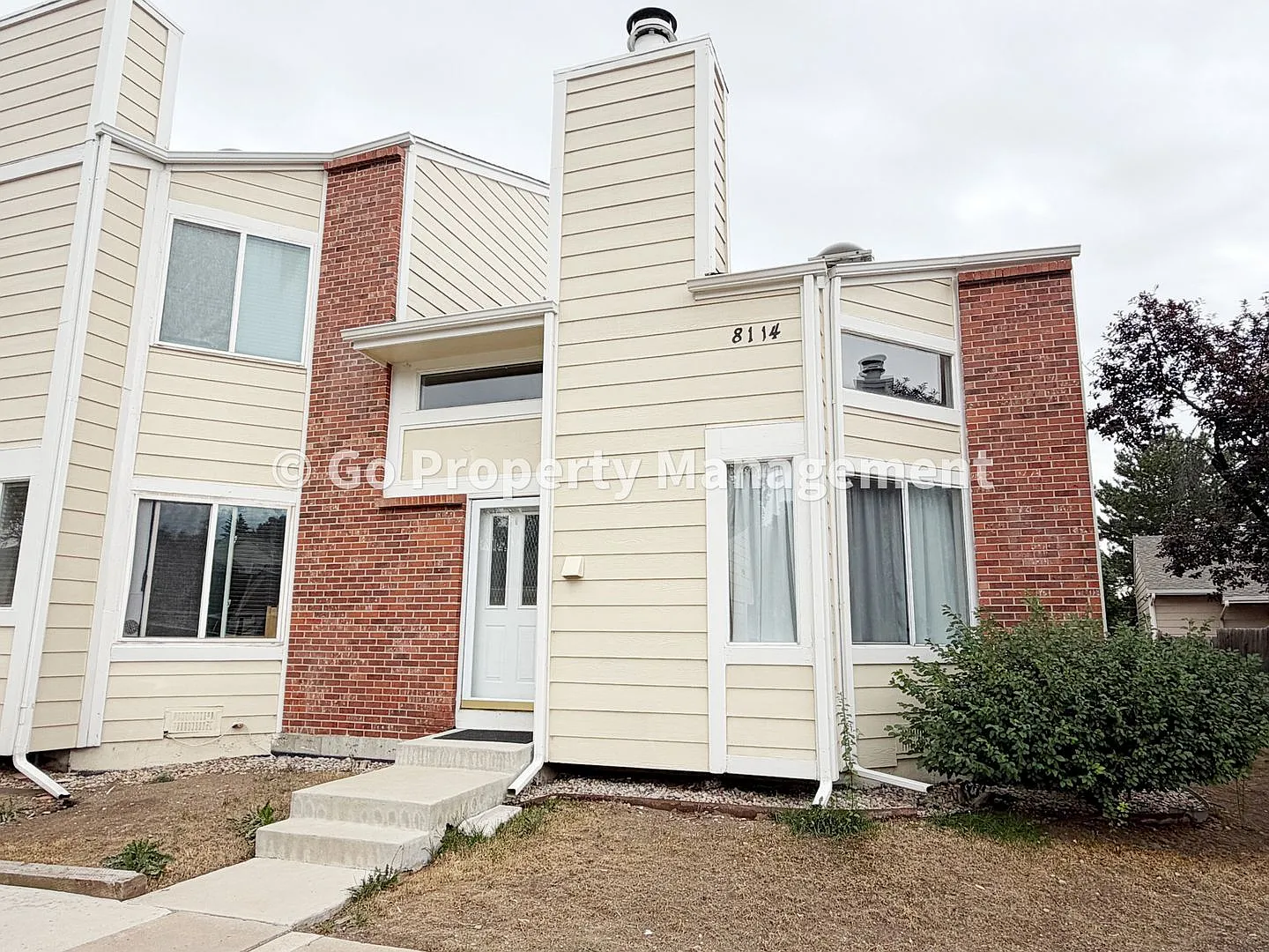 Open, Clean and Spacious 2-Bed, 2.5 Bath in Lake Arbor in Arvada — Photo 1