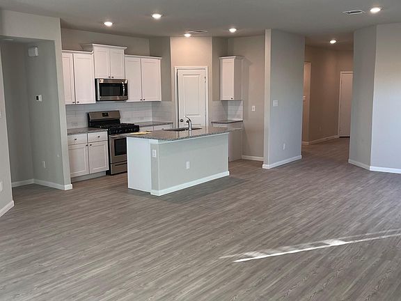 3rd image of 10538 Borlaug St