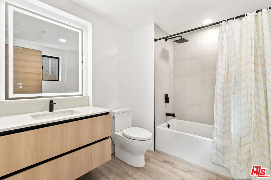 1 bed, 1.0 bath, $2,375 — Photo 2