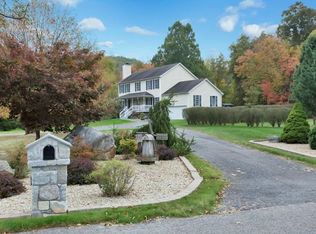 21 Lindsey Ln, Putnam Valley, NY 10579