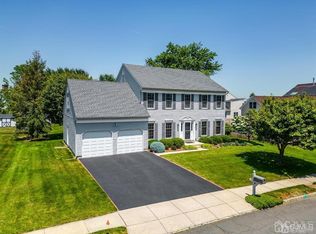 9 Dickinson Rd S, Kendall Park, NJ 08824