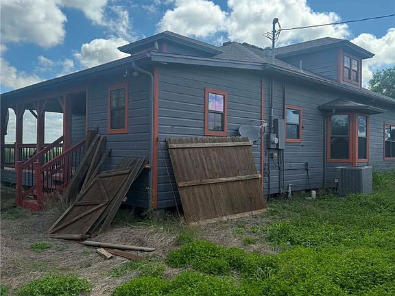 3rd image of 726 N Avenue B