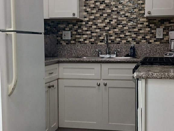 5th image of 140 W Orangethorpe Ave #5